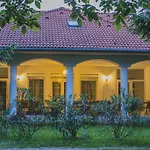 Fertodi Kuria Vendeghaz 3*