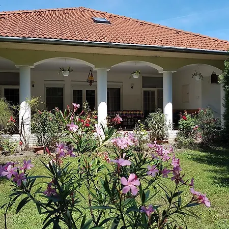 Fertodi Kuria Vendeghaz Guest house *